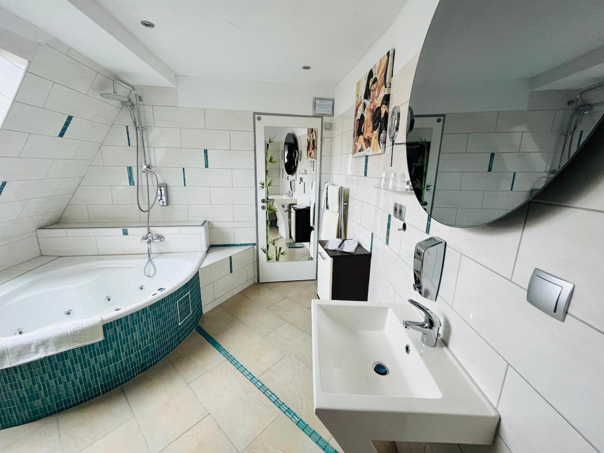Hotel Karthaeuser Hof Floersheim am Main Экстерьер фото