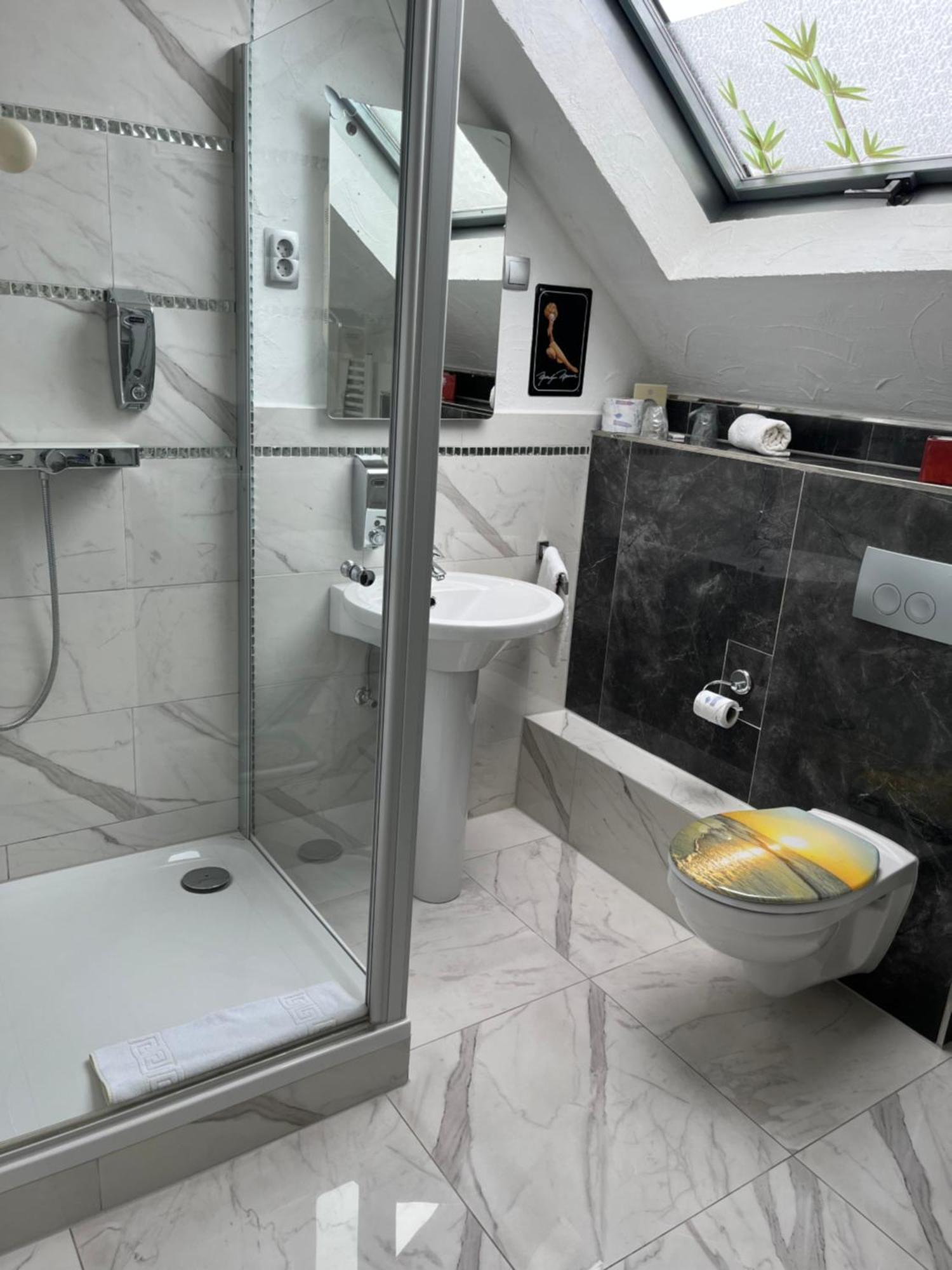 Hotel Karthaeuser Hof Floersheim am Main Экстерьер фото