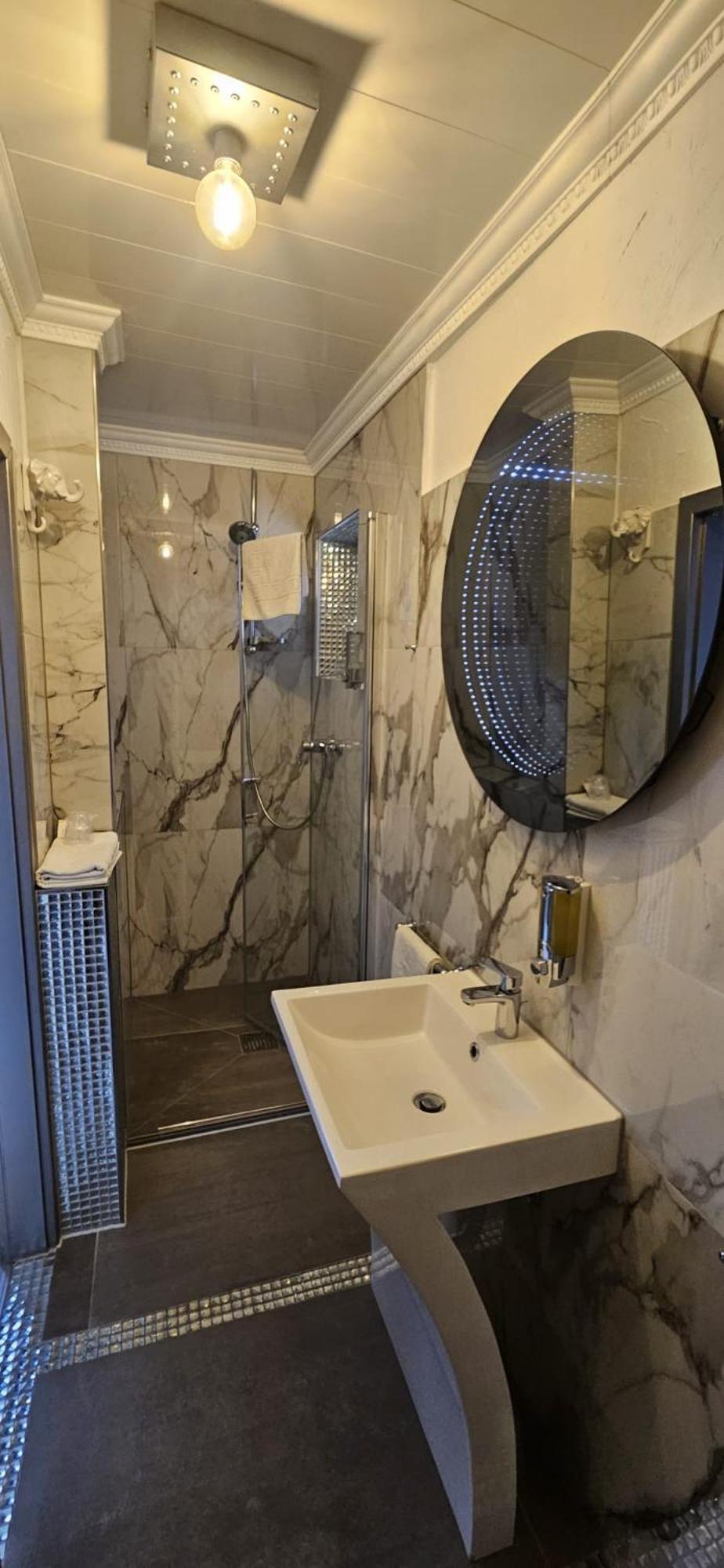 Hotel Karthaeuser Hof Floersheim am Main Экстерьер фото
